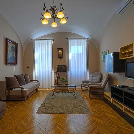Demetrovics Udvarhaz Эгер Экстерьер фото